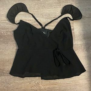 Lulu’s side tie black top